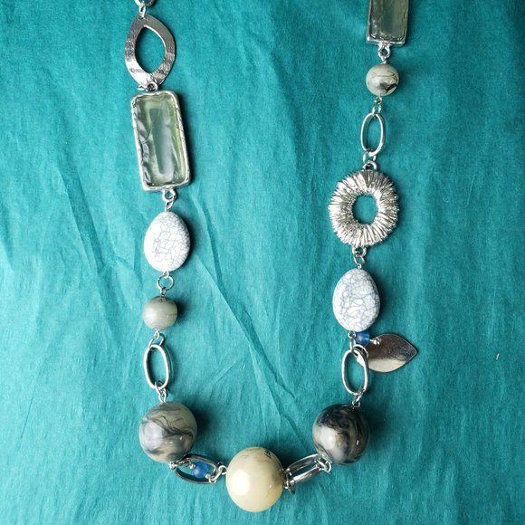 2/15$ Chico's big beads necklace - Picture 1 of 6